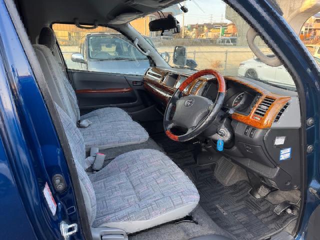 TOYOTA HIACE image 3