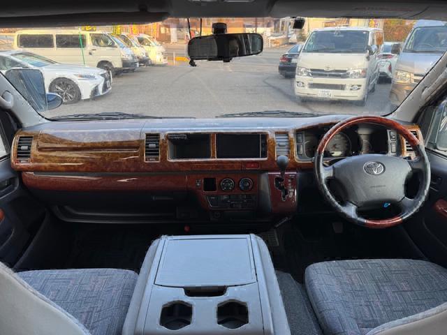 TOYOTA HIACE image 5