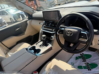 Toyota Land cruiser image 9