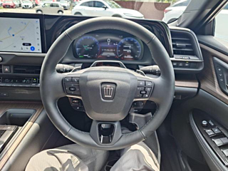 Toyota Crown image 15