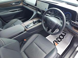 Toyota Crown image 12