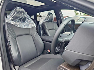 Toyota Crown image 13