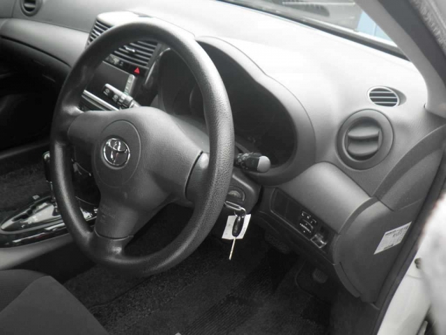 Toyota Caldina image 3
