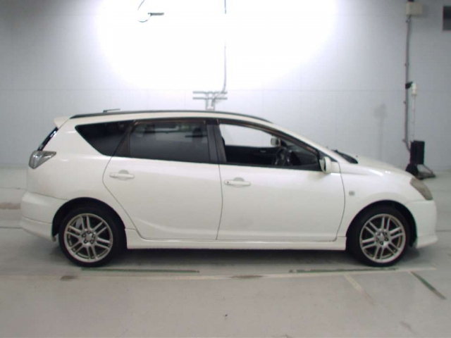 Toyota Caldina image 6