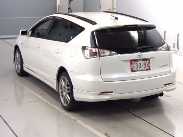 Toyota Caldina image 2