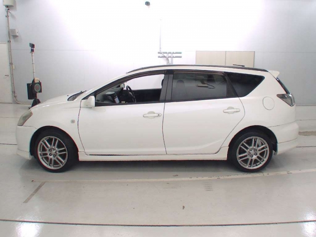 Toyota Caldina image 7