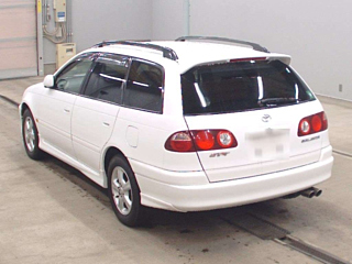 Toyota Caldina image 6