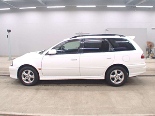 Toyota Caldina image 4