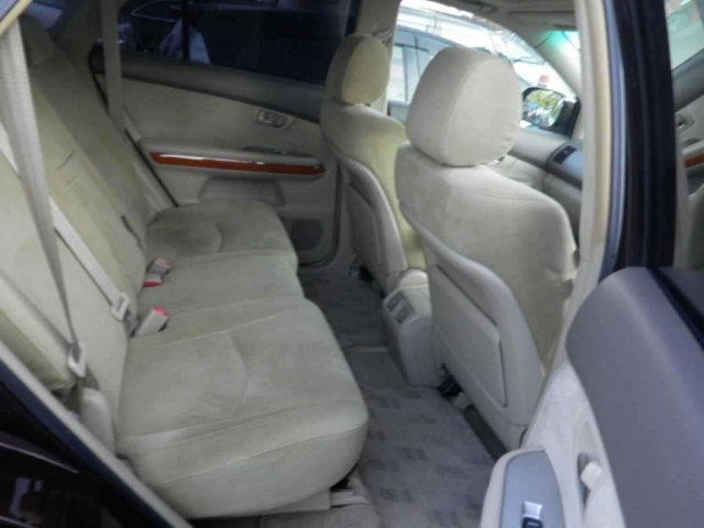 Toyota Harrier image 6