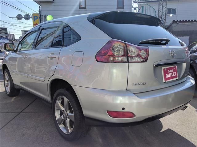 Toyota Harrier image 2