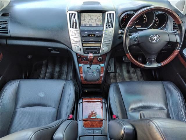 Toyota Harrier image 3
