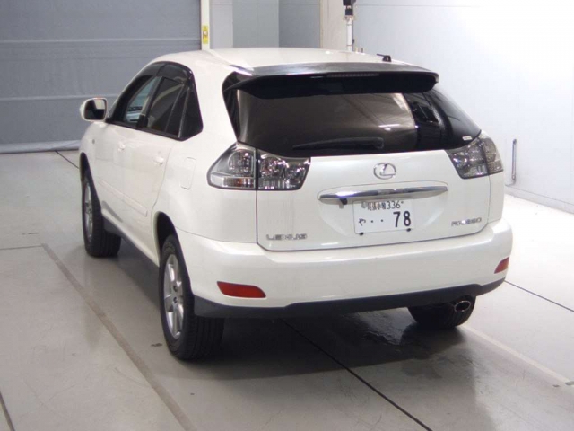 Toyota Lexus Harrier image 2