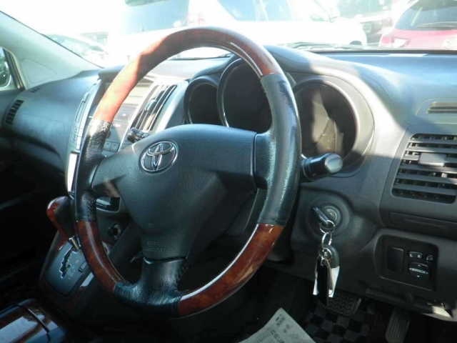 Toyota Lexus Harrier image 3