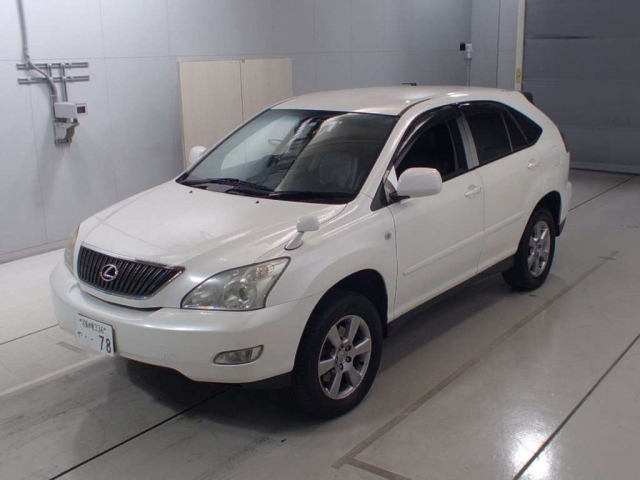 Toyota Lexus Harrier image 9