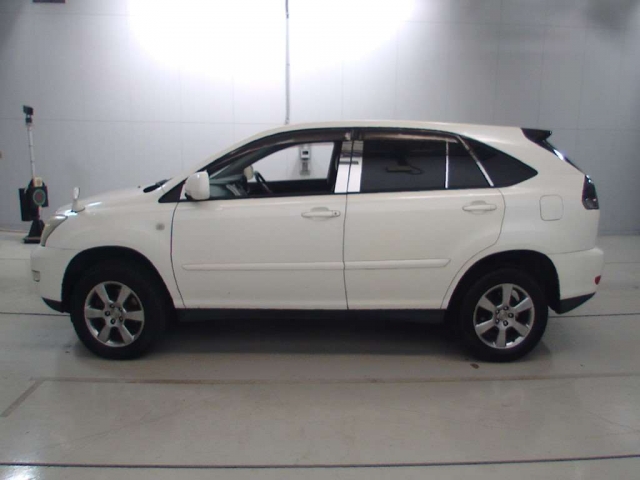 Toyota Lexus Harrier image 8