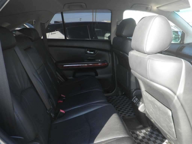 Toyota Lexus Harrier image 6