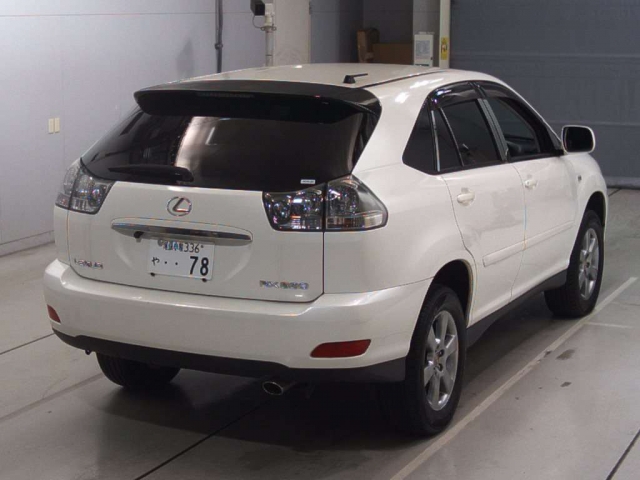 Toyota Lexus Harrier image 10