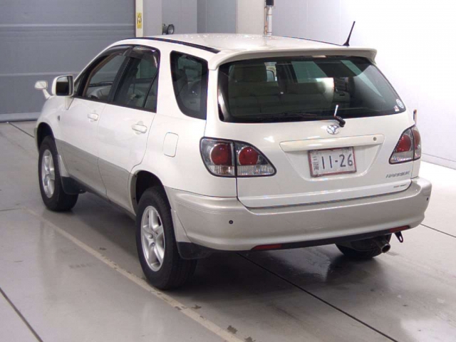 Toyota Harrier image 2