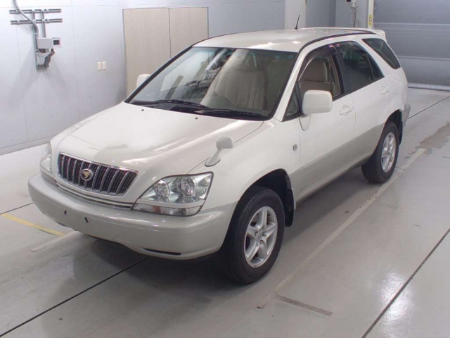 Toyota Harrier image 9