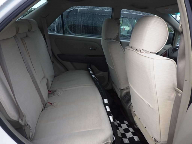 Toyota Harrier image 6