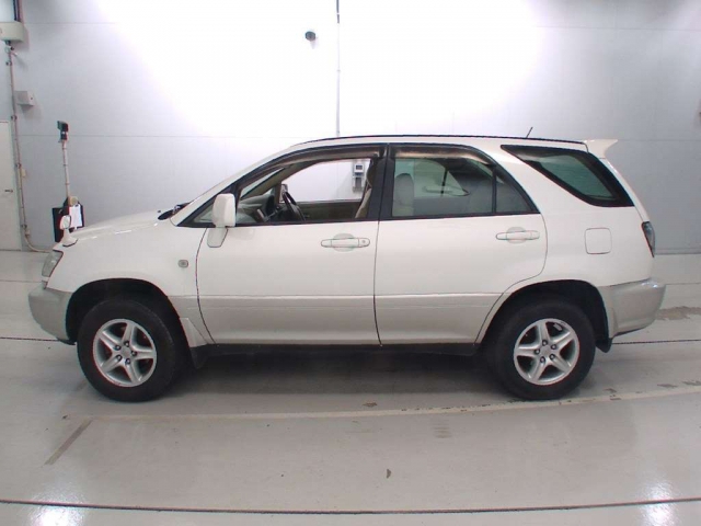 Toyota Harrier image 8