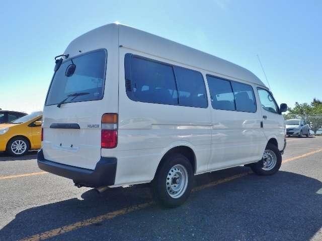 Toyota Hiace image 3